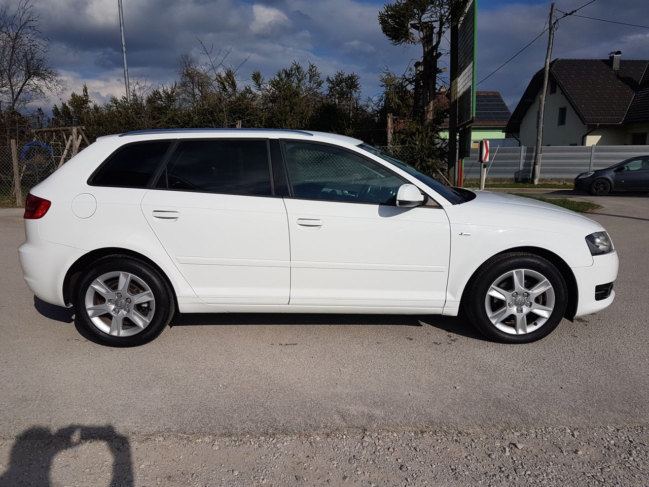 Zunanja slika - Audi A3 - 1,6 TDI AUT. - 4