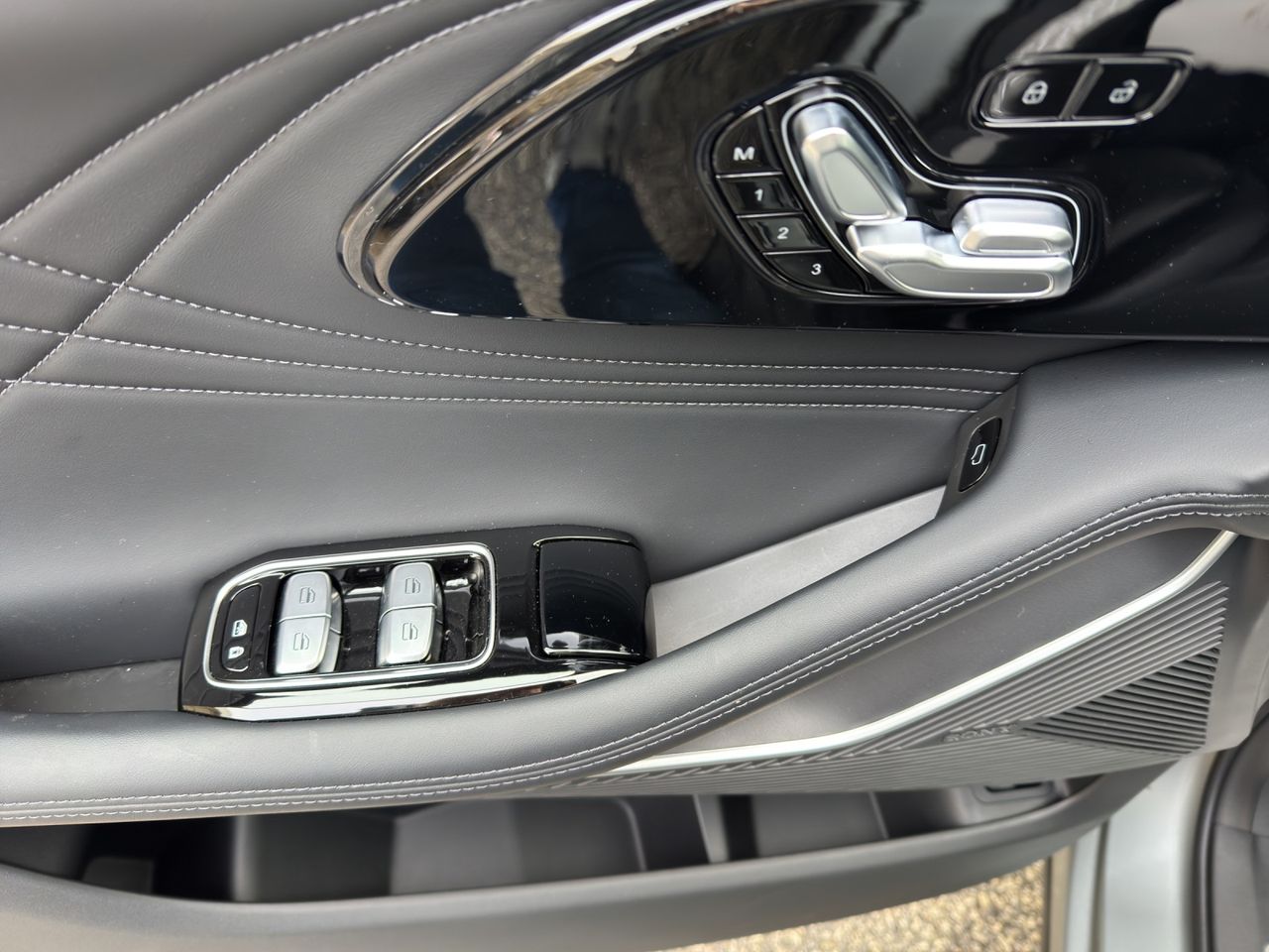 Zunanja slika - Omoda 9 - 1.5T-GDI HUD + BLIS + RADAR + PANORAMA + DAB + - 17