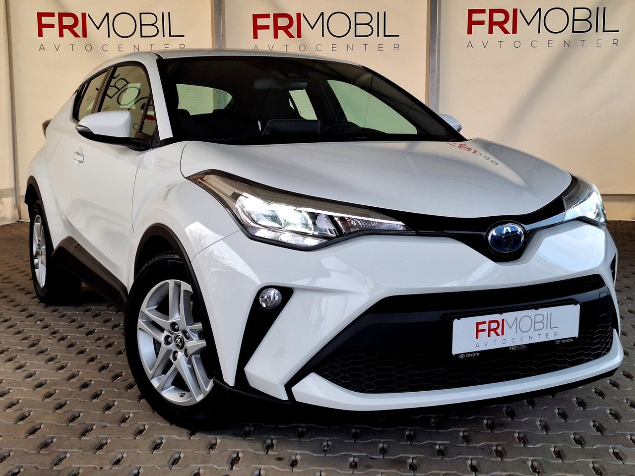 Zunanja slika - Toyota C-HR - 1.8 hibrid  HEV  C-ENTER Smart CVT - 2