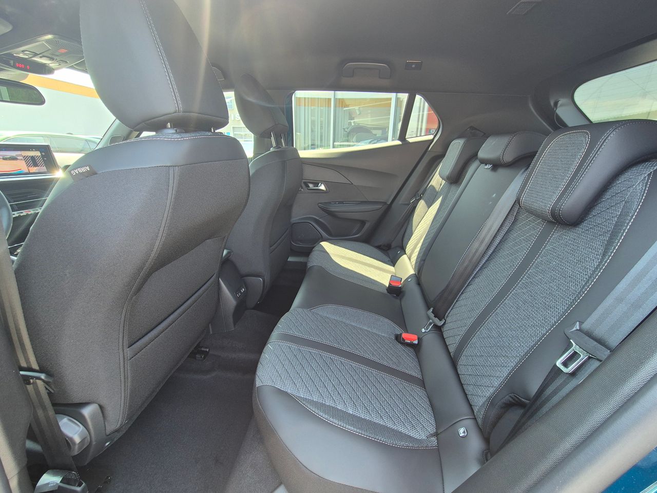 Zunanja slika - Peugeot 2008 - Allure HIBRID 145 - 7