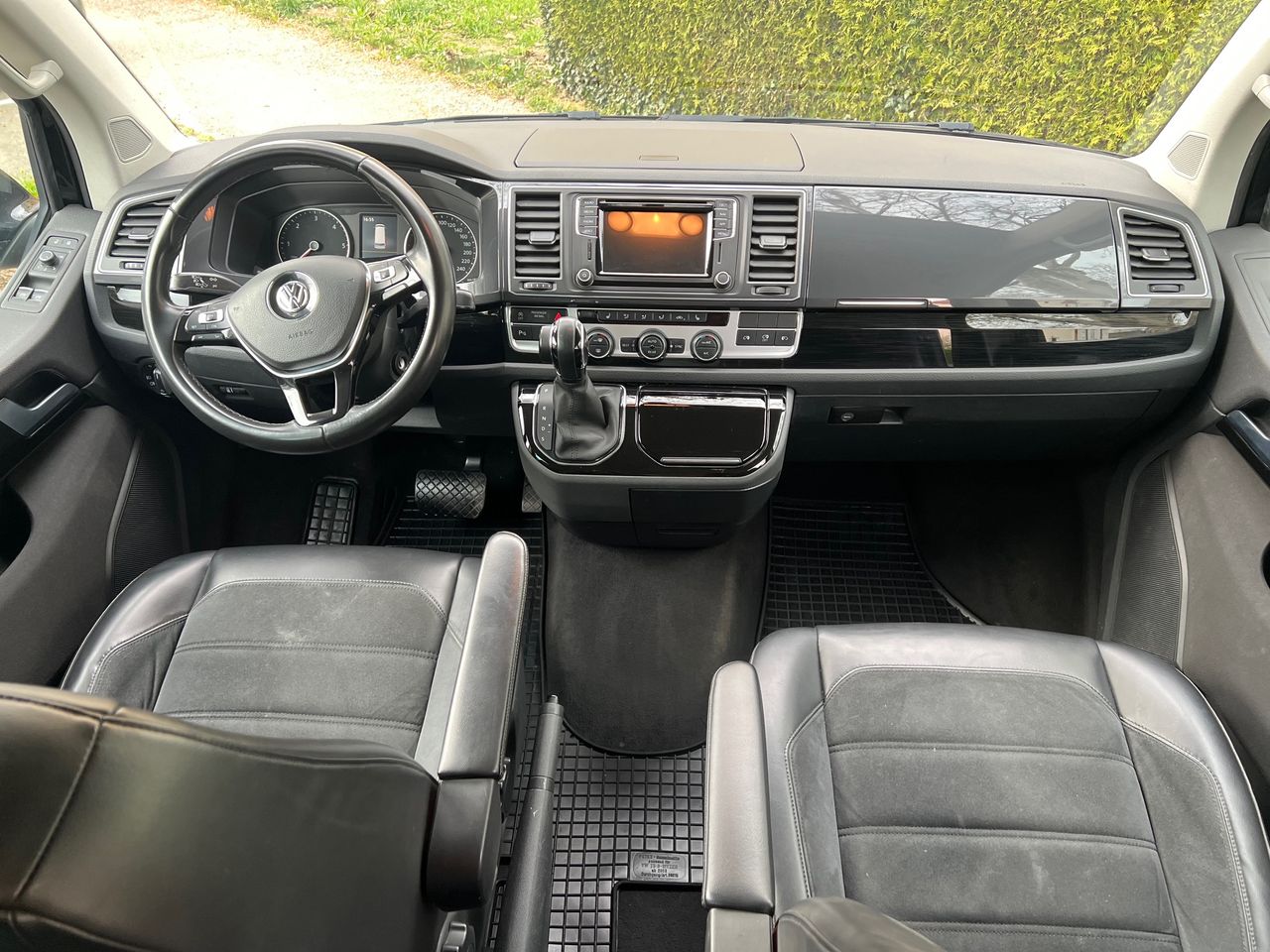 Notranja slika - VW Multivan - 2,0 TDI KMR Comfortline DSG - 8