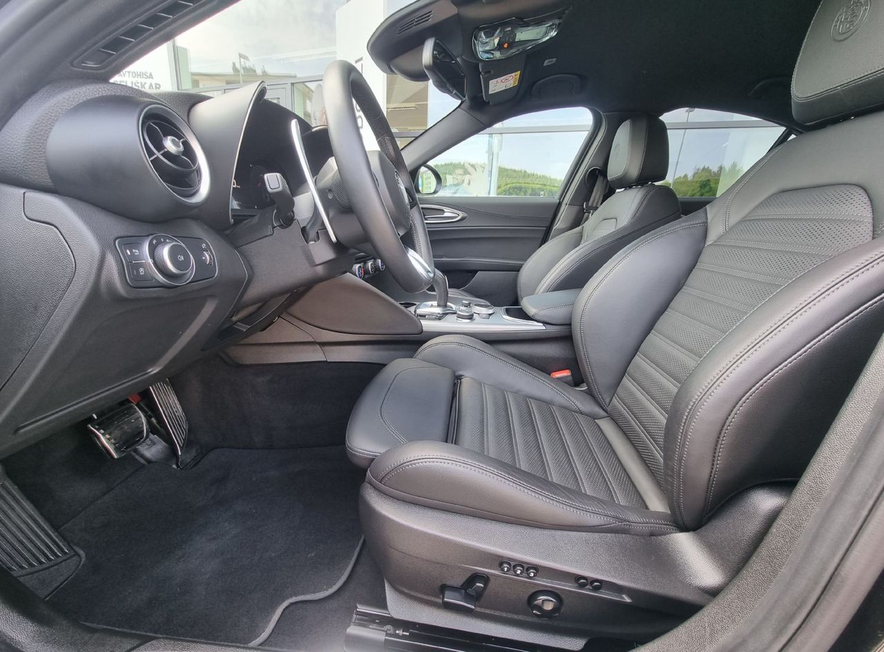 Zunanja slika - Alfa Romeo Giulia - 2.0 Turbo 280 Q4 Veloce - KOT NOVO - SAMO 9.022KM - 10