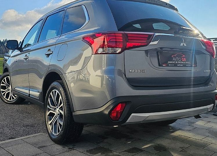 Zunanja slika - Mitsubishi Outlander - 2.2 DI-D -AUT-4WD INSTYLE+ 7 sed.-LED NAVI-KAMERA- - 10