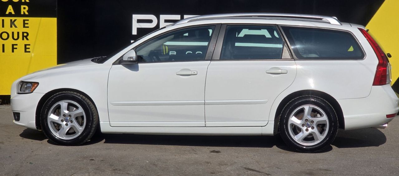 Zunanja slika - Volvo V50 - D3 Auto BUSINESS EDITION-ODLIČEN-5 VALJNI MOTOR - 7