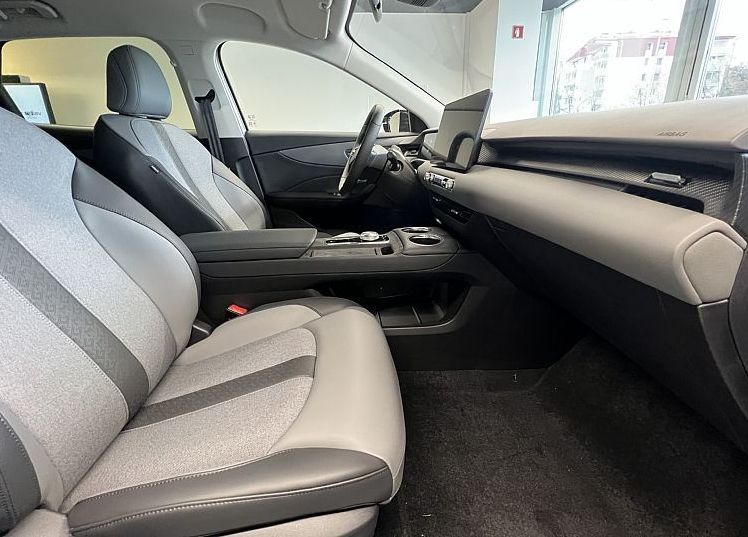 Zunanja slika - MG MGS5 EV - Luxury 64kW 7 let tovarniške garancije NA ZALOGI - 6