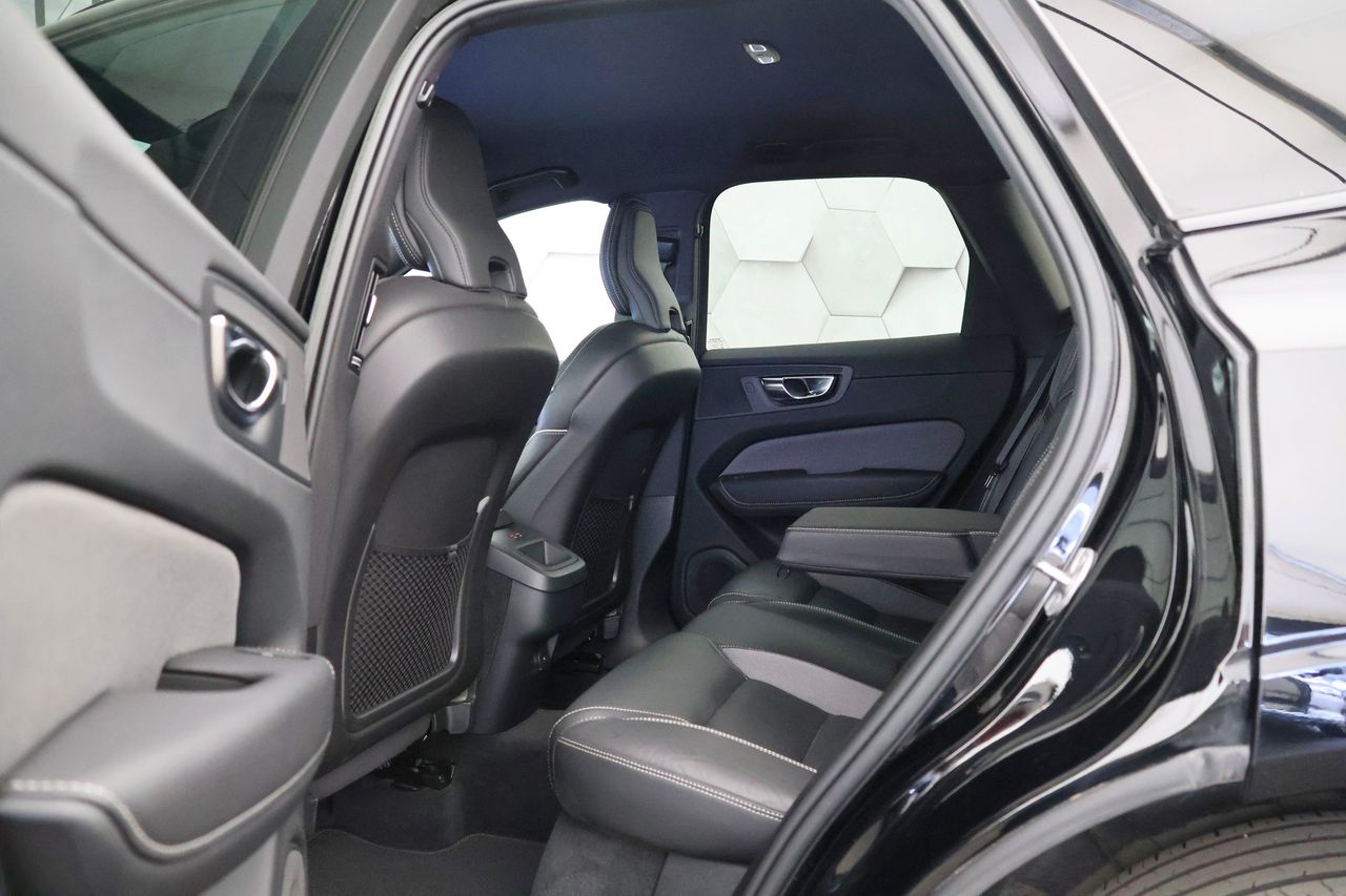 Zunanja slika - Volvo XC60 - B4D 2.0d AWD Geartronic R-Design DARK Plus 197KM - 10