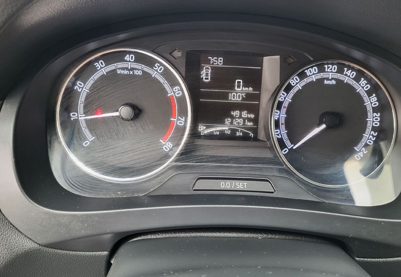 Zunanja slika - Škoda Rapid - 1.0 TSI slo-1last-ac-el.paket-vl.kljuka-Bluetooth - 9