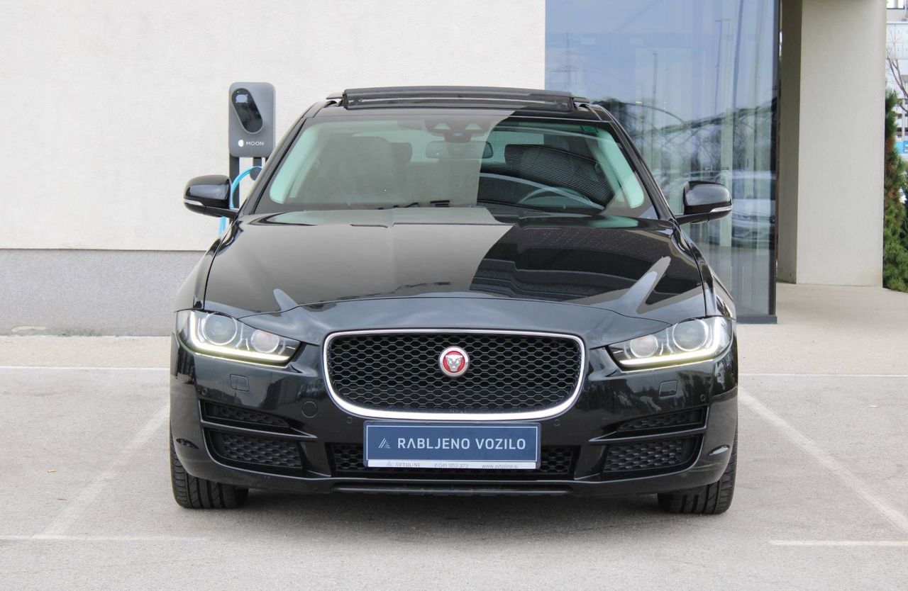 Zunanja slika - Jaguar XE - 2.0D 180PS R-Sport AUT PANO AKT TEMPO GRET SED - 2