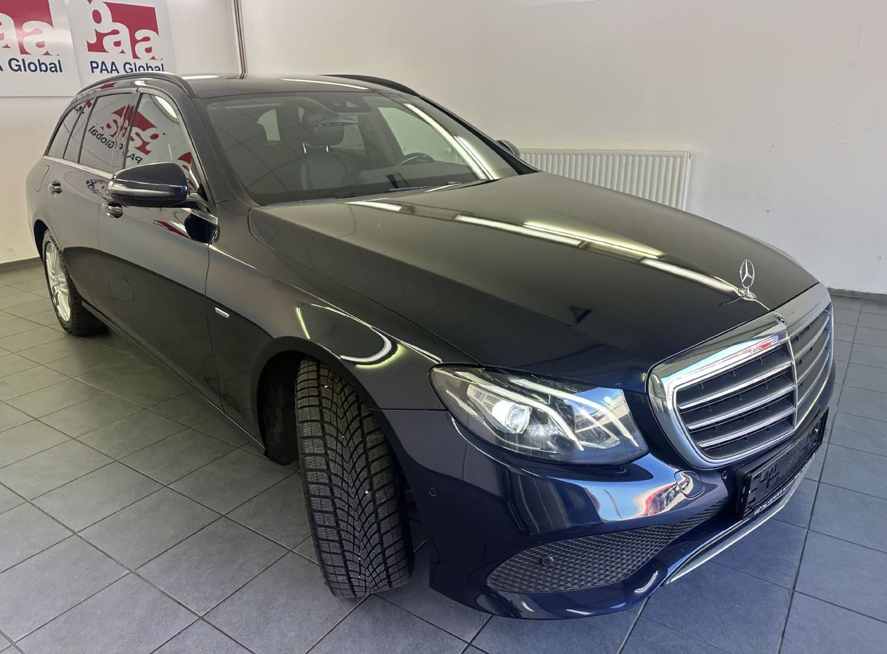 Zunanja slika - Mercedes-Benz E-Razred - AMG Line Avt. 220 AMG 4Matic.NEMŠKI.KAMERA.DIZEL - 2