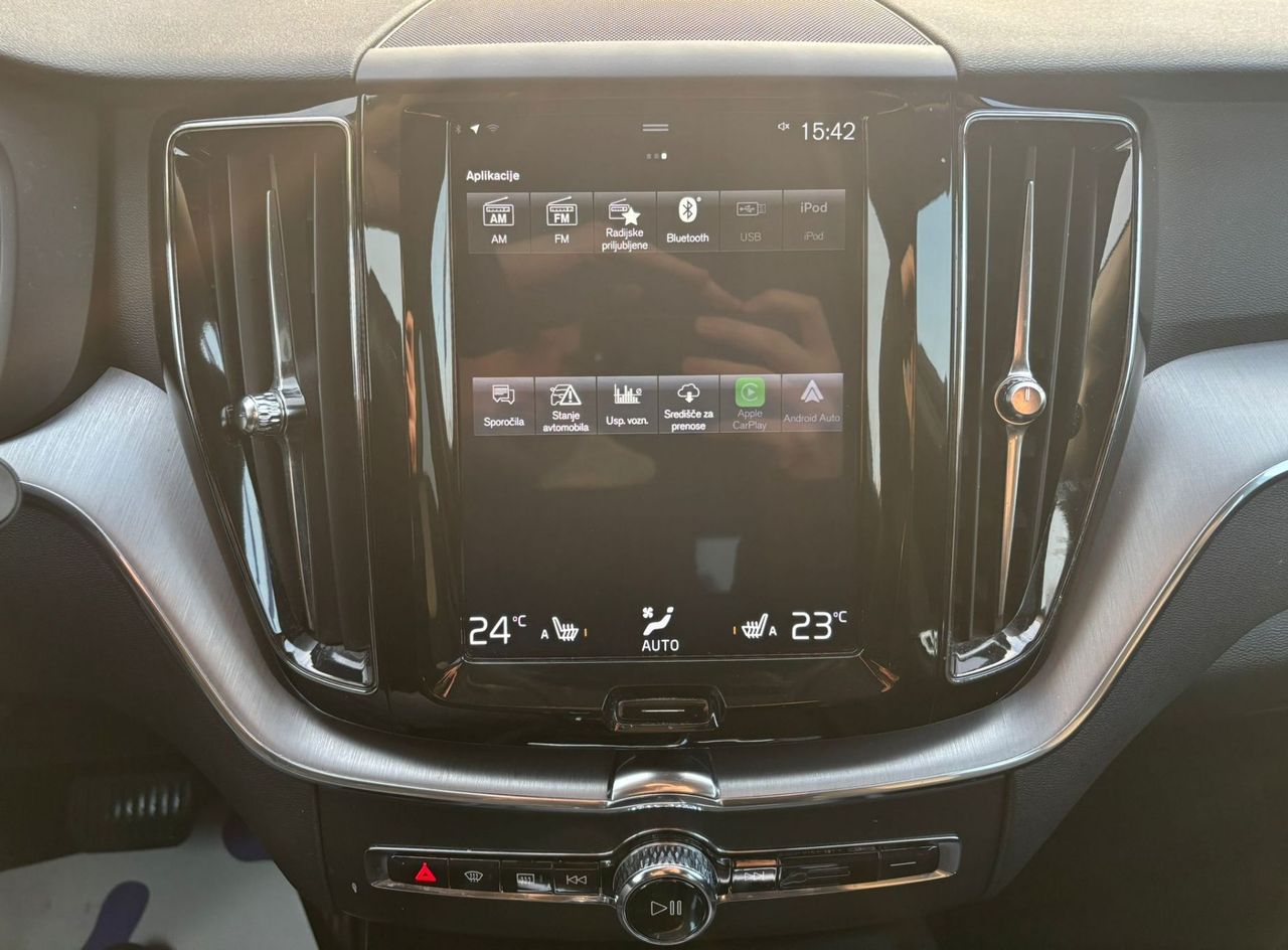 Zunanja slika - Volvo XC60 - D4 AWD AUT Momentum PILOT-KAMERA-MRTVI.KOT-KEYLESS - 14