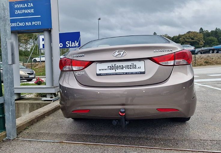 Zunanja slika - Hyundai Elantra - 1.6 CVVT STYLE ZELO LEPO OHRANJENO VOZILO... - 7