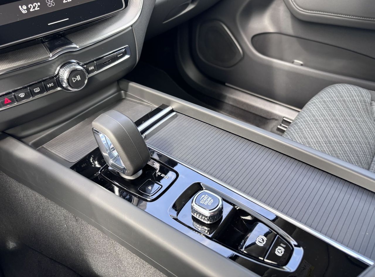 Zunanja slika - Volvo XC60 - B5P  Core AT AWD 3 leta garancije + 3 servisi - 12