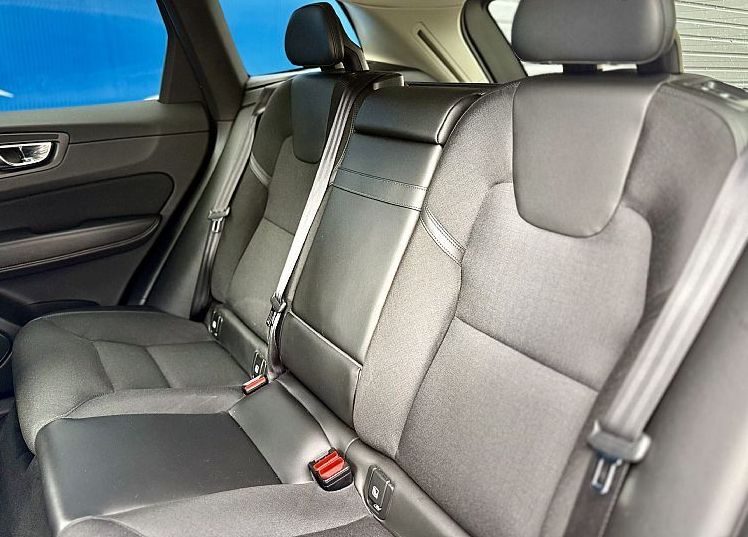 Zunanja slika - Volvo XC60 - D4 AWD Momentum B-kat.pnevm. - 11