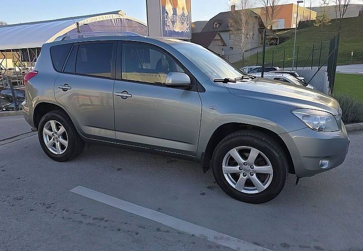 Zunanja slika - Toyota RAV4 - 2.2 D-4D 4WD ExecutiveTOOP STANJE  BREZ RJE... - 4