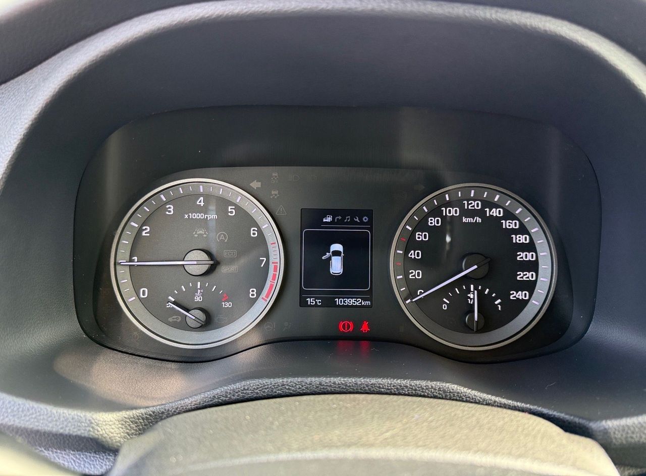 Zunanja slika - Hyundai Tucson - 1.6 GDI 1.LASTNIK SLO VOZILO TEMPOMAT PDC KAMERA - 17