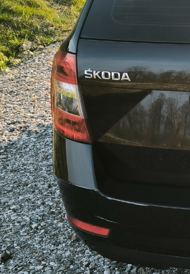 Slika poškodbe - Škoda Octavia - Combi 2,0 TDI Family - 7
