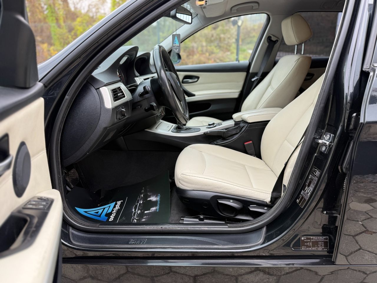 Zunanja slika - BMW Serija 1 - 320d | Usnje | Navi | TOP OHRANJEN - 11