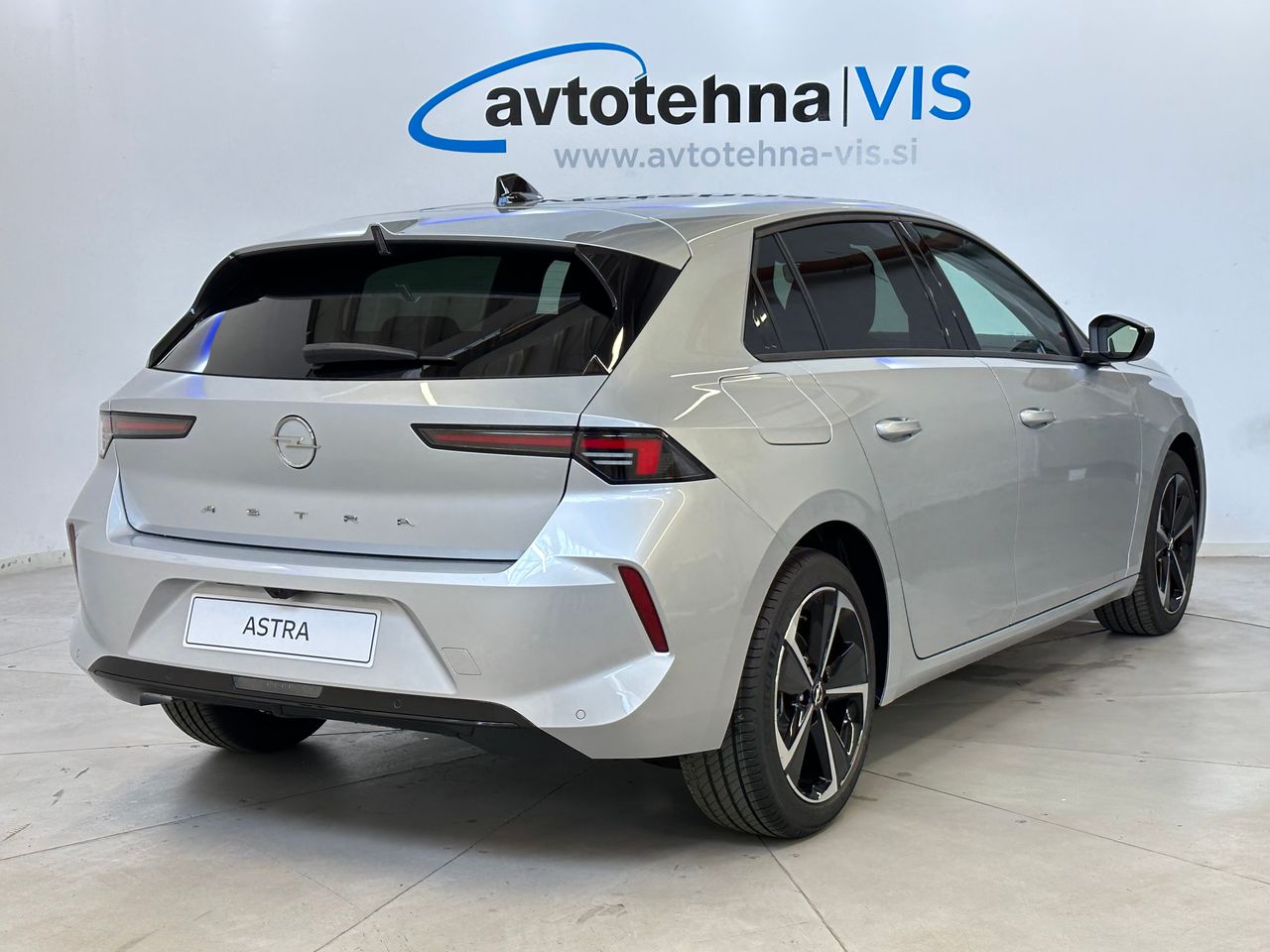 Zunanja slika - Opel Astra - 1.2T Elegance | BOGATO OPREMLJENA | UGODNO - 6