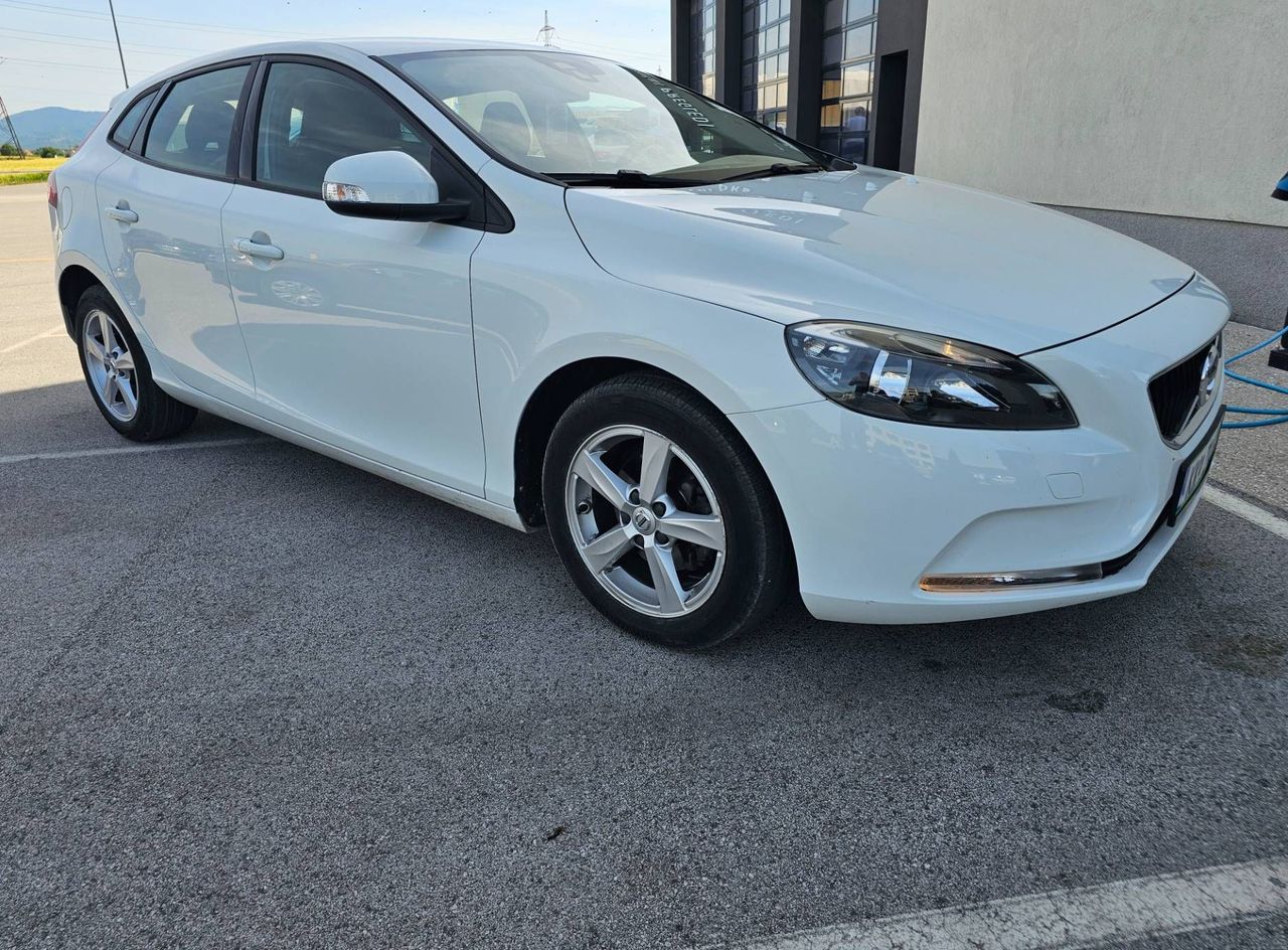 Zunanja slika - Volvo V40 - D2 Kinetic - 8