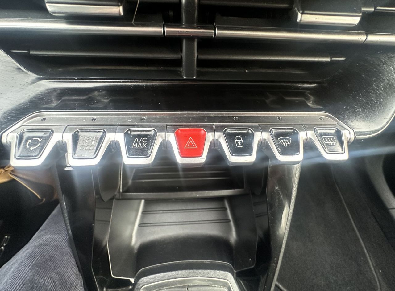 Zunanja slika - Peugeot 2008 - 1.5 BLUEHDI 130 ACTIVE.KAMERA.NAVI.LED.SAMO 90.000 - 11