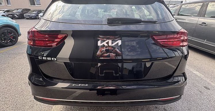 Zunanja slika - KIA Ceed - SW 1.5 T-GDi LX Champion+ MT - 4