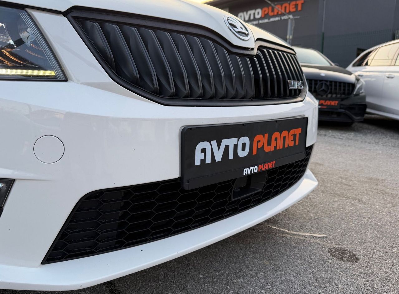 Zunanja slika - Škoda Octavia - 2.0 TDI RS AUT. ACC LED XENON F1 NAVI ALU 19 - 12