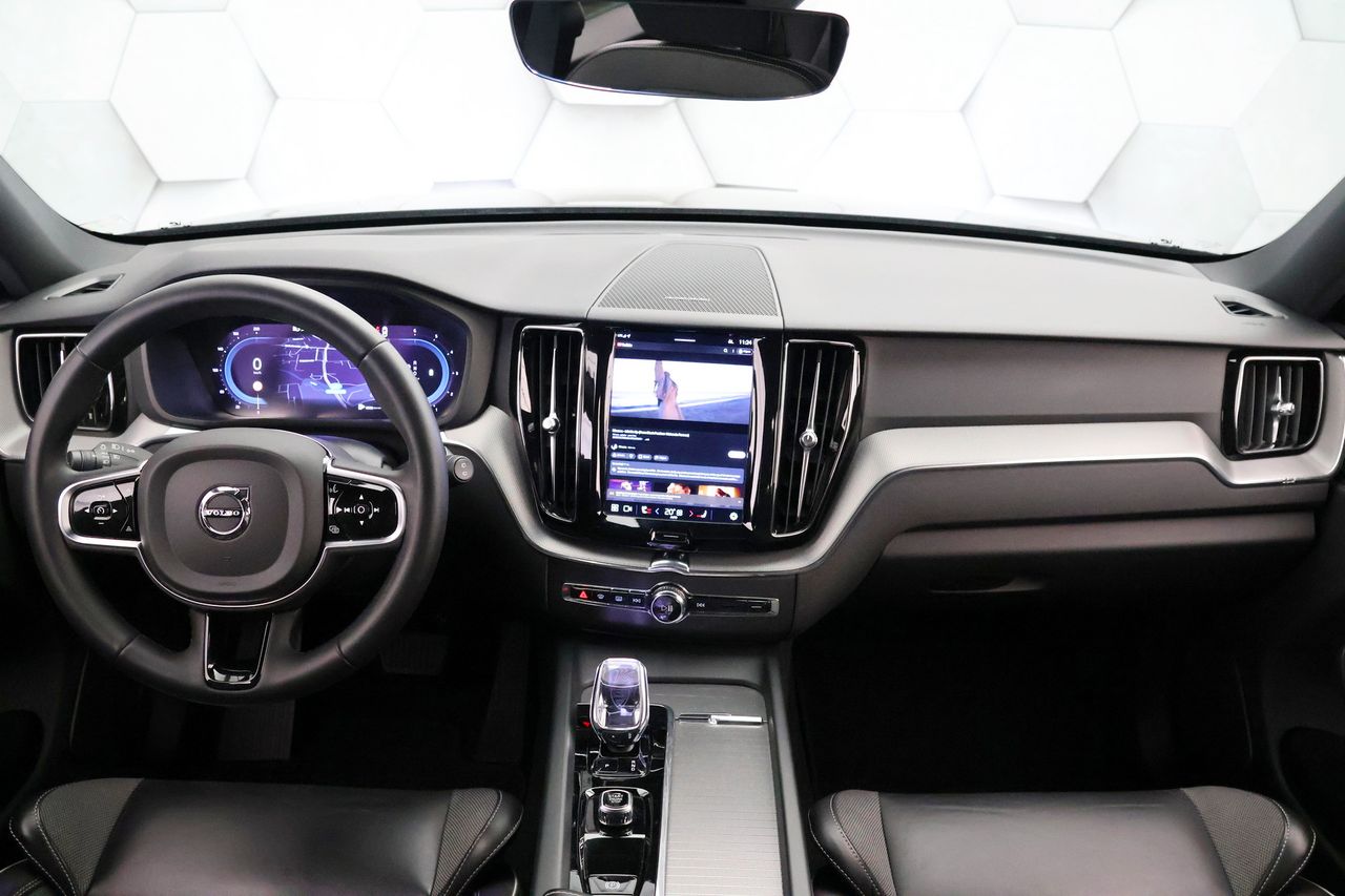 Zunanja slika - Volvo XC60 - B4D 2.0d AWD Geartronic R-Design DARK Plus 197KM - 7