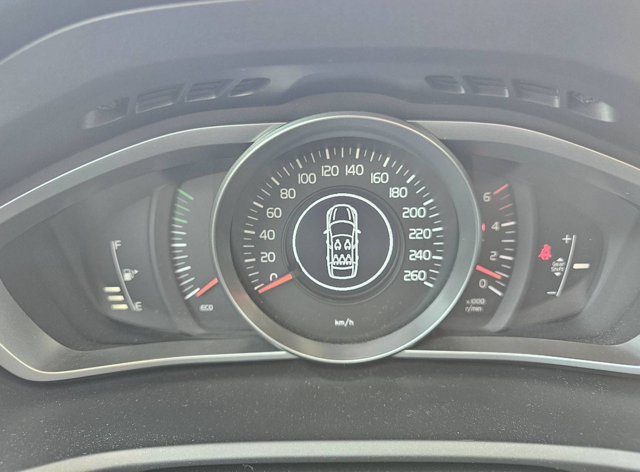 Zunanja slika - Volvo V40 - D2 Kinetic - 16