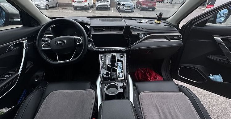 Zunanja slika - Geely Atlas Pro - 4x4  Flagship + KLJUKA + GUME - 9