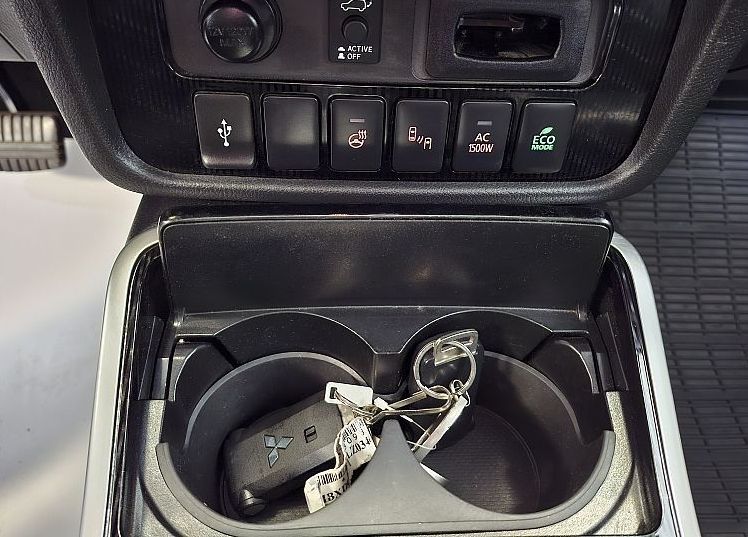 Zunanja slika - Mitsubishi Outlander - PHEV 2.4 MIVEC Twin Motor DIAMOND-LED-NAVI-360 KAM - 11