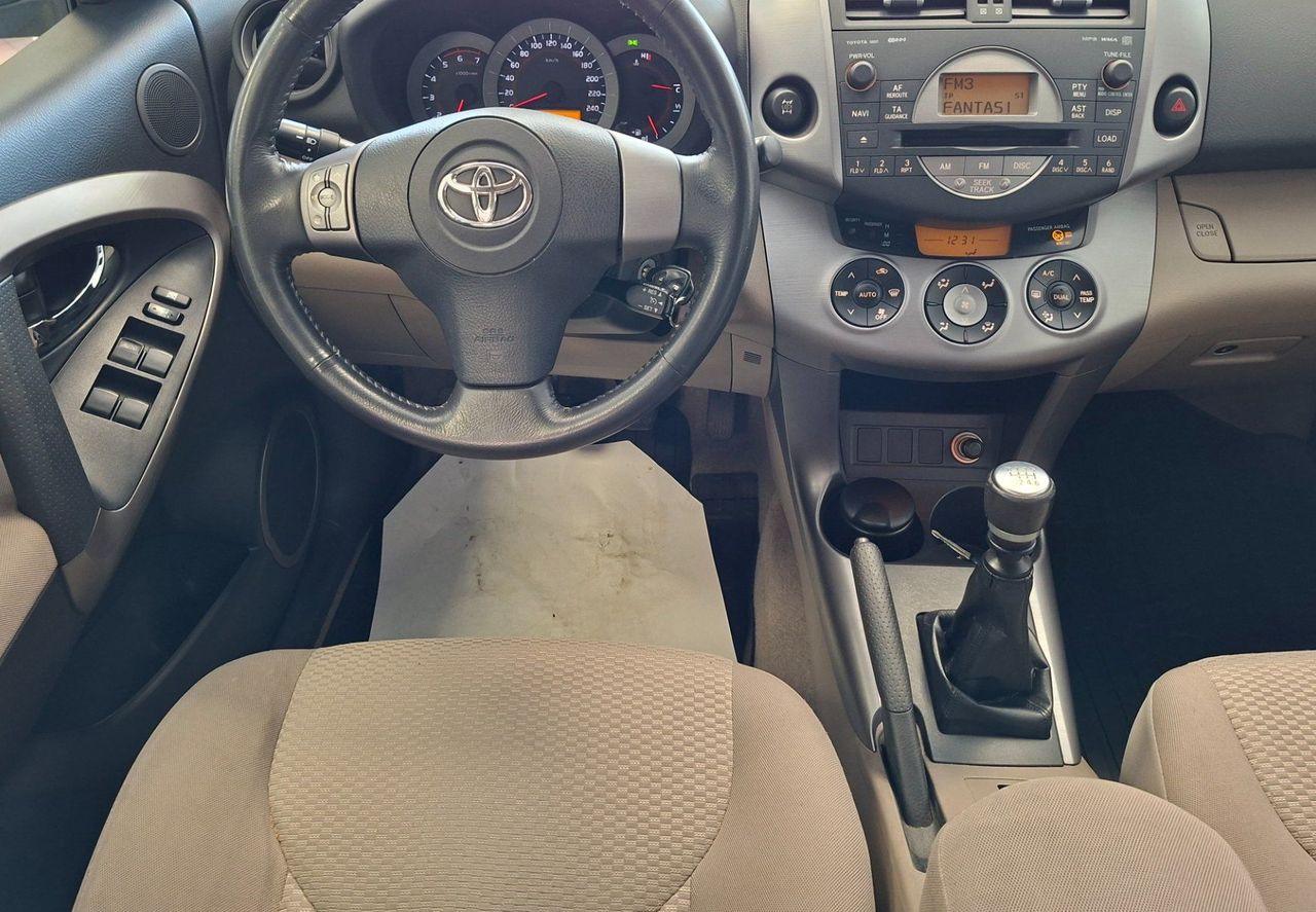 Zunanja slika - Toyota RAV4 - 2.2 D-4D 4WD Limited-1.LASTNIK-SLO-ODLIČEN- - 8