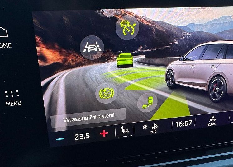 Zunanja slika - Škoda Octavia - RS 2.0 TSI 245ks °FULL LED° °AUT+F-1° °19-COL° - 12