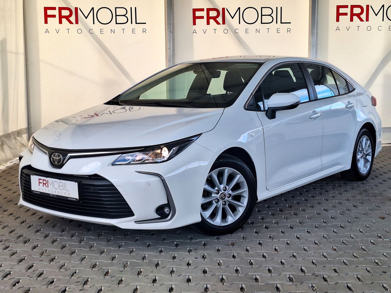 Zunanja slika - Toyota Corolla - 1.5 bencin Luna Park - 1