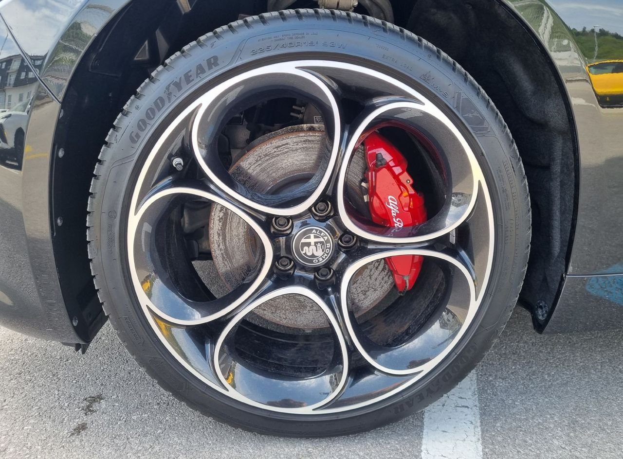 Zunanja slika - Alfa Romeo Giulia - 2.0 Turbo 280 Q4 Veloce - KOT NOVO - SAMO 9.022KM - 16