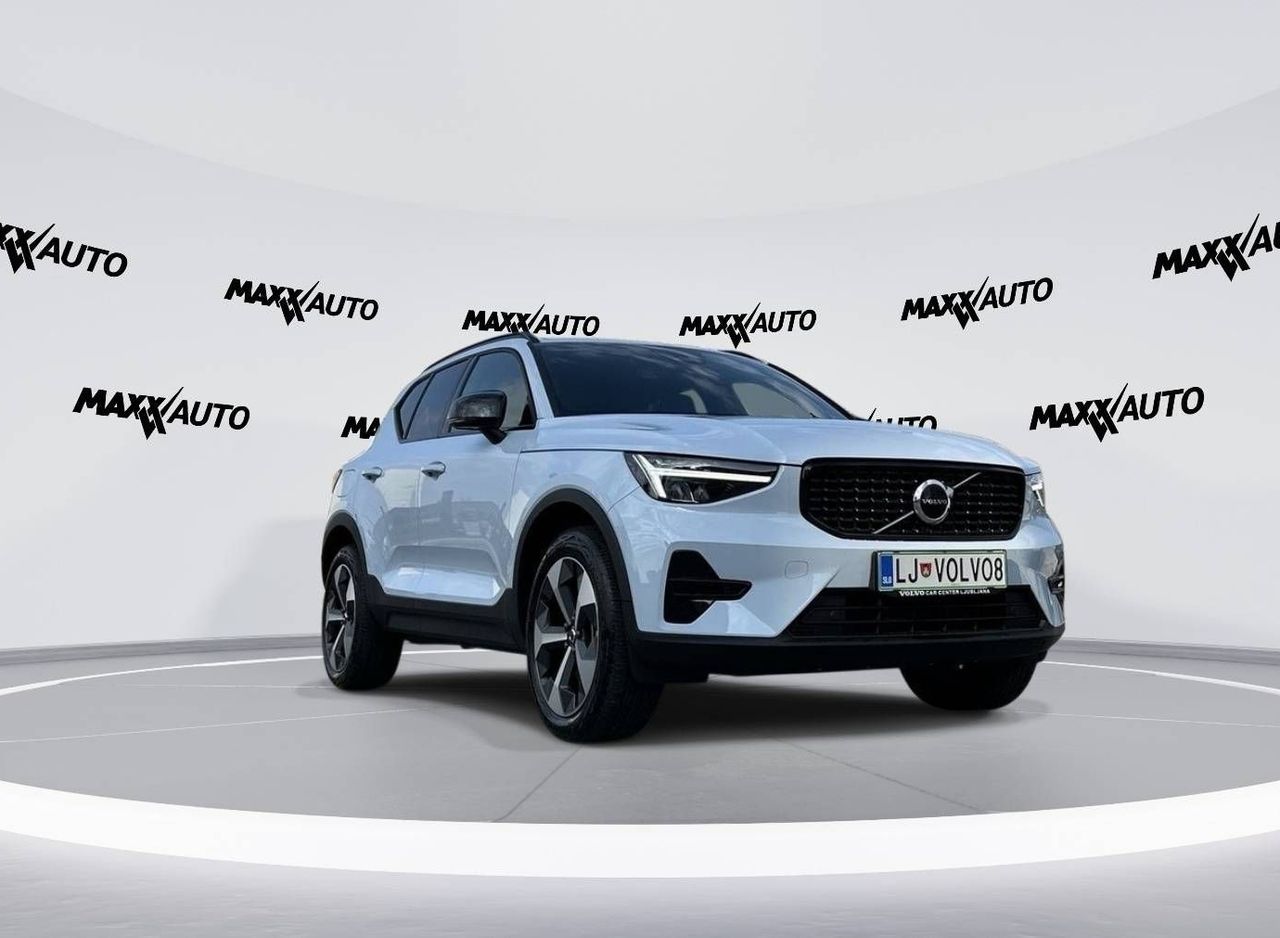 Zunanja slika - Volvo XC40 - B3P Plus Dark Avt. - 3