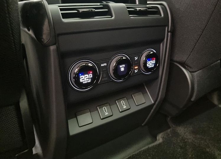 Zunanja slika - Land Rover Defender - 110 OCTA Black Edition P635 4.4 V8 AWD - 11