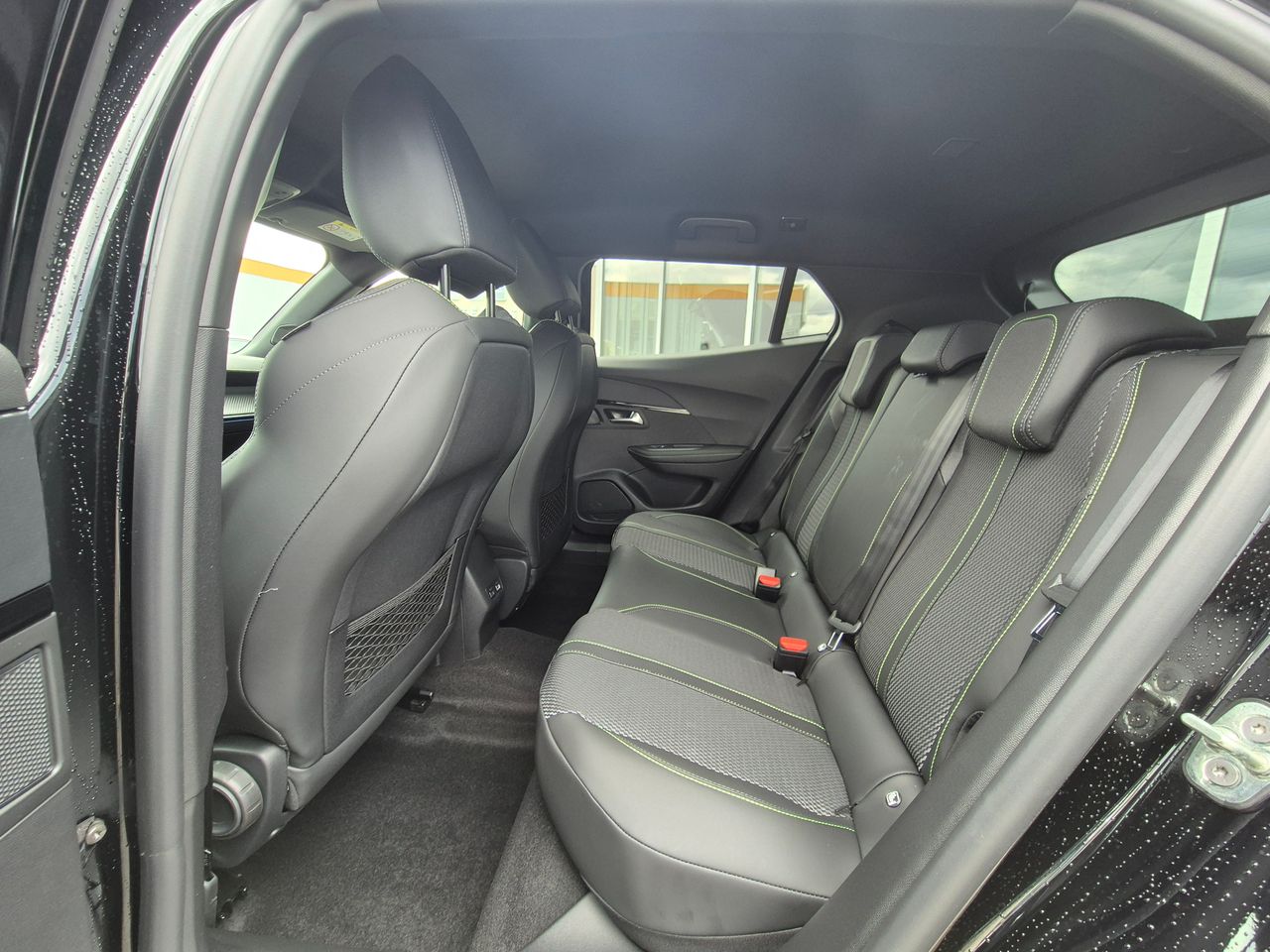 Zunanja slika - Peugeot 2008 - GT HIBRID 145 - 10