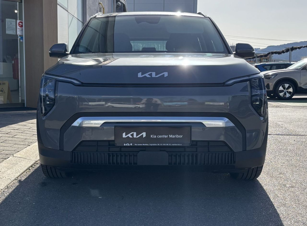 Zunanja slika - KIA EV3 - 58.3 kWh baterija. 150 kW  204 KM  Sky - 2