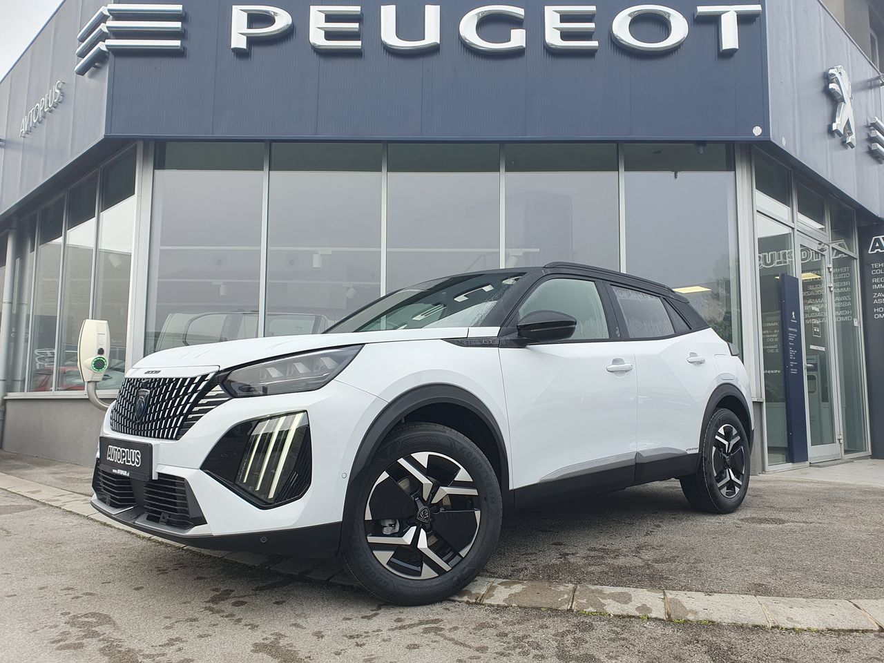 Zunanja slika - Peugeot 2008 - GT HIBRID 145 - 1