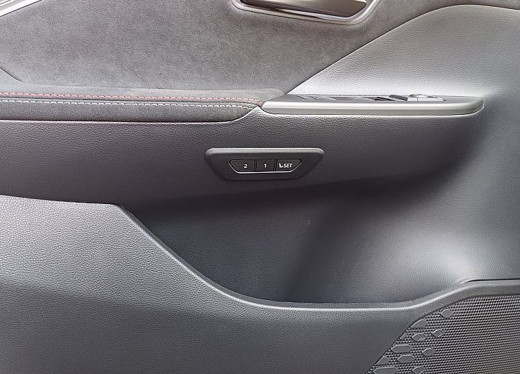 Zunanja slika - Toyota C-HR - 2.0 hibrid  HEV  GR SPORT PREMIERE - 11