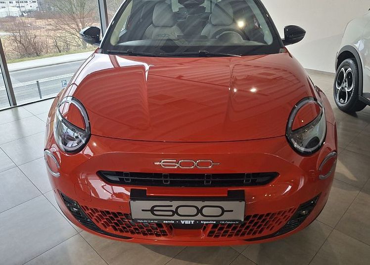 Zunanja slika - Fiat 600 - 1.2 T3 Hybrid DCT 145 LaPrima - 2