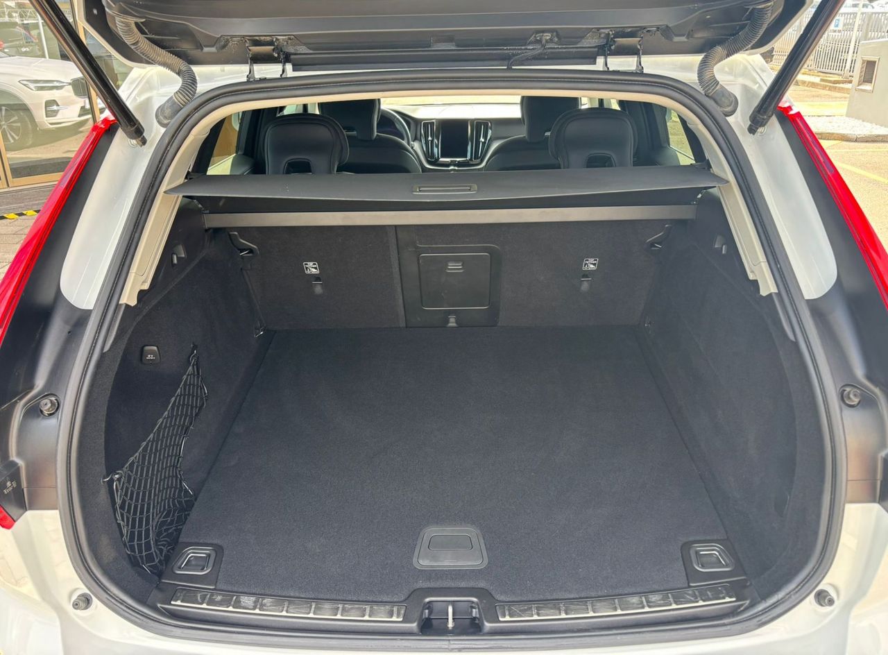 Zunanja slika - Volvo XC60 - B4P Momentum PRO AT FWD KAMERA-GRETJE.SED.-DAB+ - 5