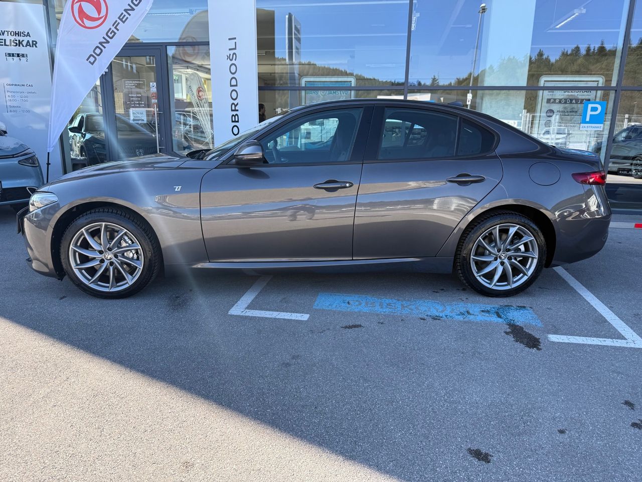 Zunanja slika - Alfa Romeo Giulia - 2.0 Turbo 280 Ti - AVTOMATIK + POTRJENA SERVISNA - 4