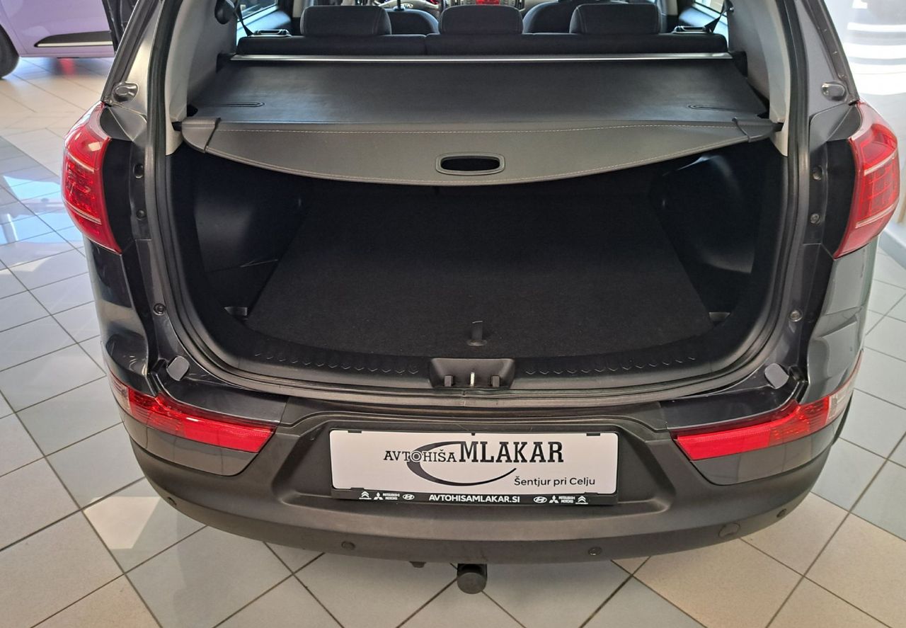 Zunanja slika - KIA Sportage - 2.0 bencinski 120kW Urban-HITRI KREDIT-ODLIČEN- - 16