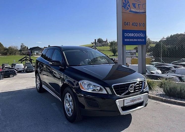 Zunanja slika - Volvo XC60 - DRIVe FWD MOMENTUM REDNO SERVISIRAN... - 1
