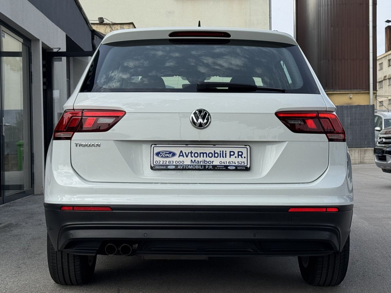 Zunanja slika - VW Tiguan - 2.0 TDI BMT ComfortlineED 115KM OPR. VELIKI SERVIS - 16