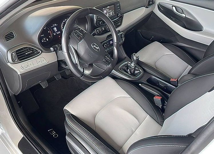 Zunanja slika - Hyundai i30 Wagon - 1.6 CRDI 110 PREMIUM SLOVENSKO POREKLO - 4