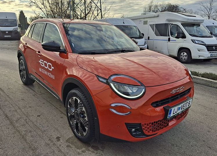 Zunanja slika - Fiat 600 - 1.2 T3 Hybrid DCT 110 LaPrima - 3