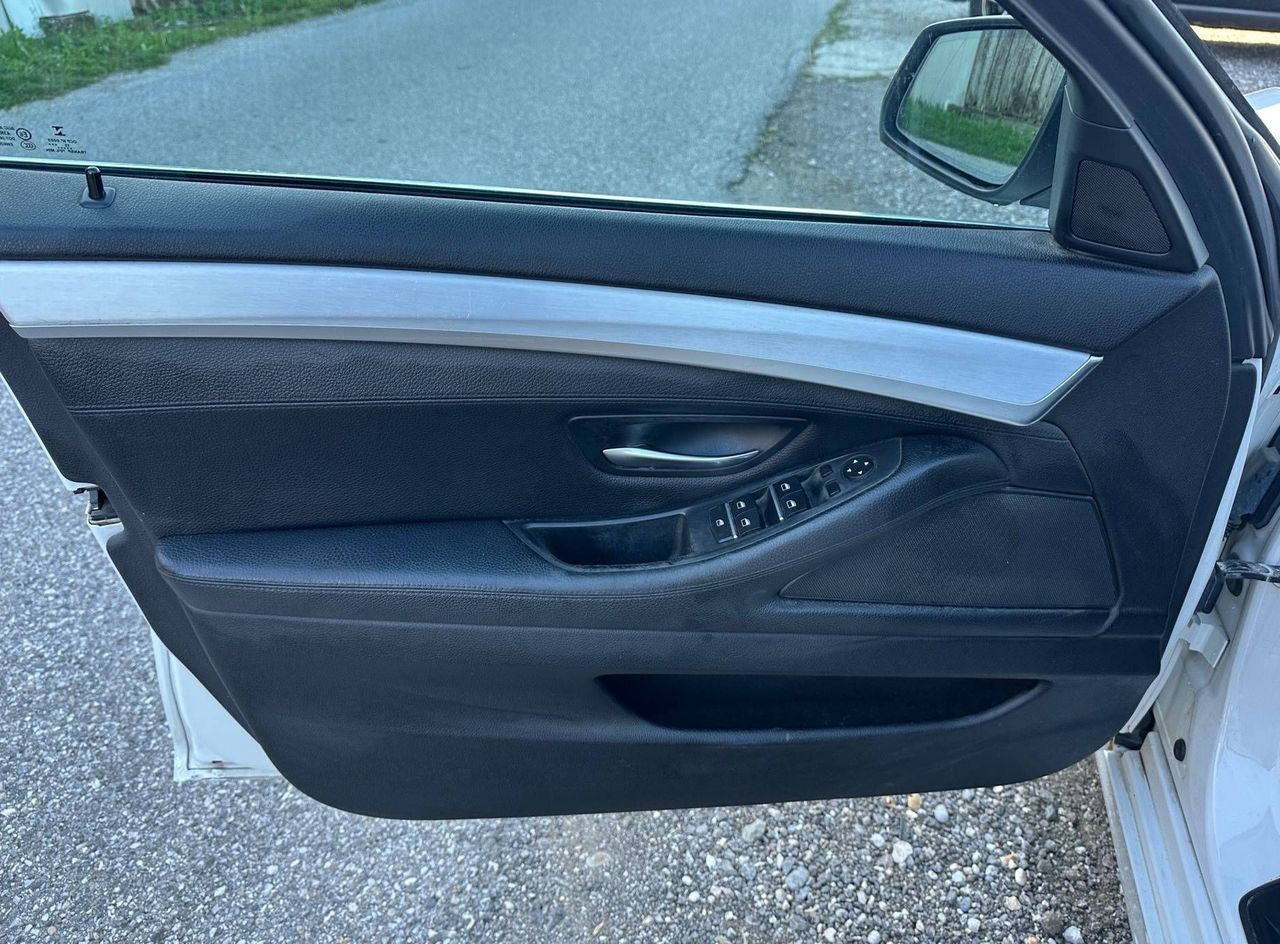 Zunanja slika - BMW Serija 5 - Touring: 520d LED NAVI TEMP HI-FI USNJE PDC FACELIFT TOP - 13