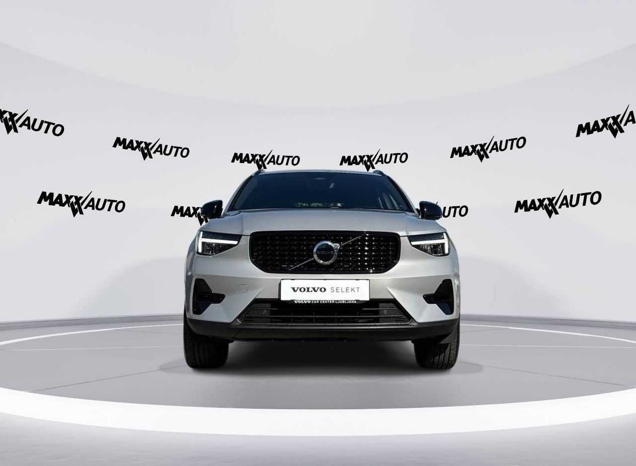 Zunanja slika - Volvo XC40 - B3P Plus Dark Avt. - 2